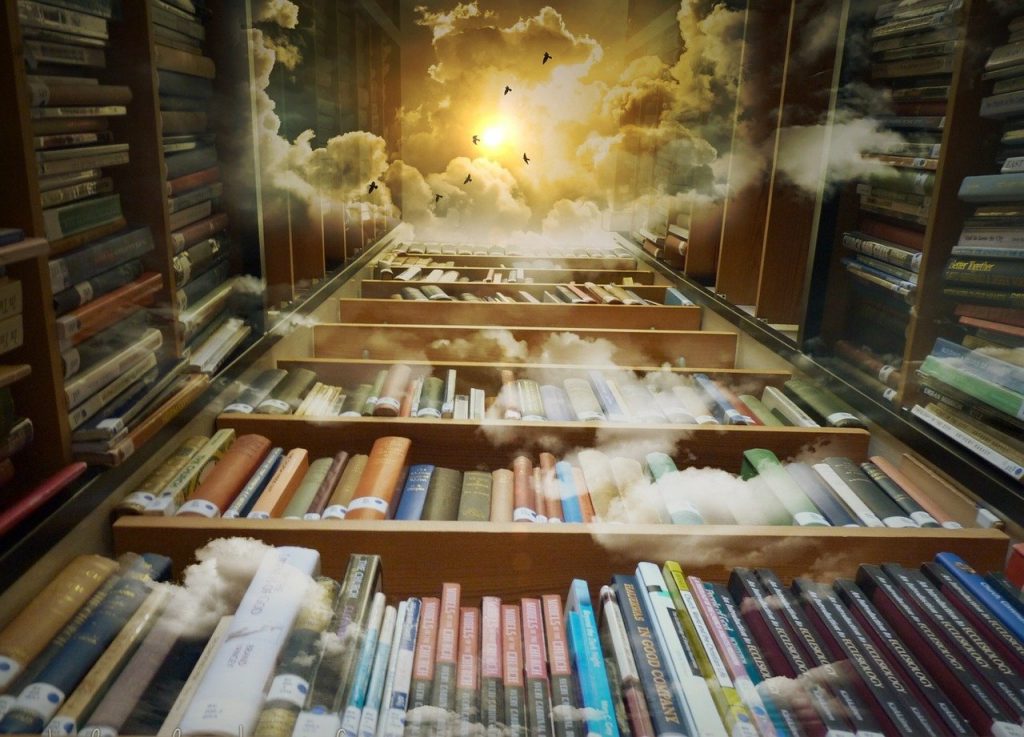 Riesiges Bücherregal bis in den Himmel